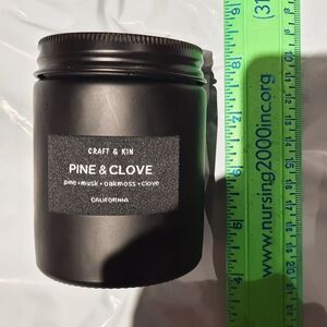 NWT MEN'S Craft & Kin Pine Musk Oakmoss & Clove Candle